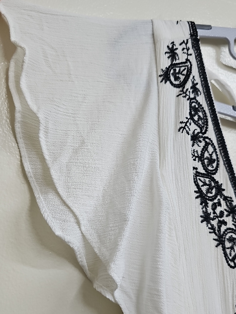 TORRID White Gauze Embroidered Smocked Dress Size 0 - Picture 4 of 7